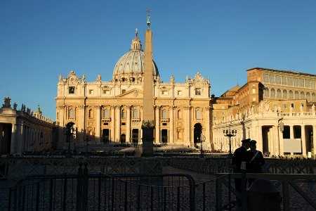 Vaticano apre indagine interna per riciclaggio: indagato Nattino. Lombardi: "Vatileaks già superato"