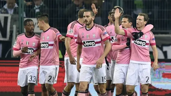 Borussia Moenchengladbach-Juventus 1-1, Lichtsteiner torna e firma il pari. Ottavi più vicini