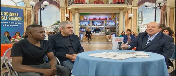 "Il cacciatore di meduse" presentato  da Giancarlo Magalli a "I Fatti Vostri su Rai Due" [Foto]