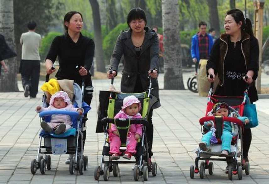 Pechino dice basta al figlio unico e autorizza due bambini a coppia