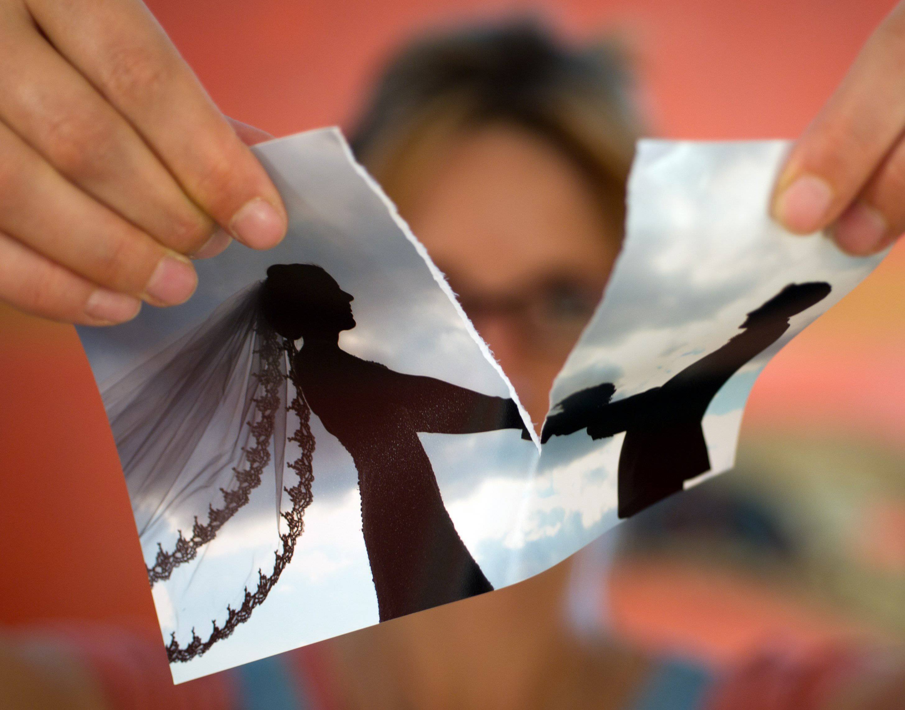 Precarieta' lavorativa: Assegno di mantenimento figli e moglie