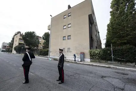 Sparatoria a Roma, uccisi due uomini a colpi di pistola. Spunta la pista passionale