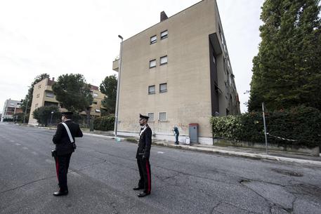 Sparatoria a Roma, uccisi due uomini a colpi di pistola. Spunta la pista passionale