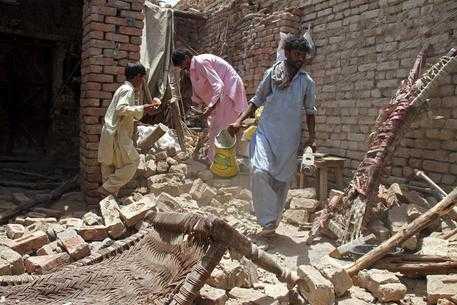 Potente scossa di terremoto avvertita tra Pakistan e Afghanistan, almeno 340 le vittime