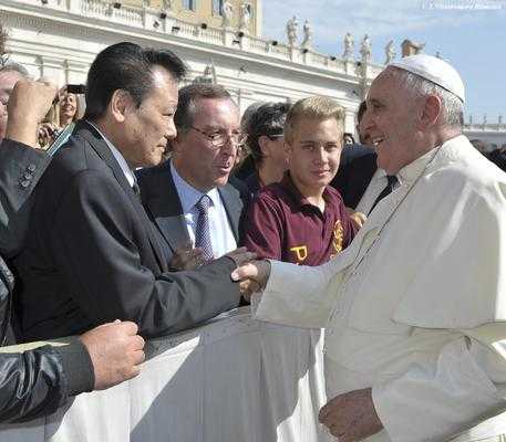 Papa, parla il neurochirurgo Fukushima: "Scritte falsità, mai curato Francesco"