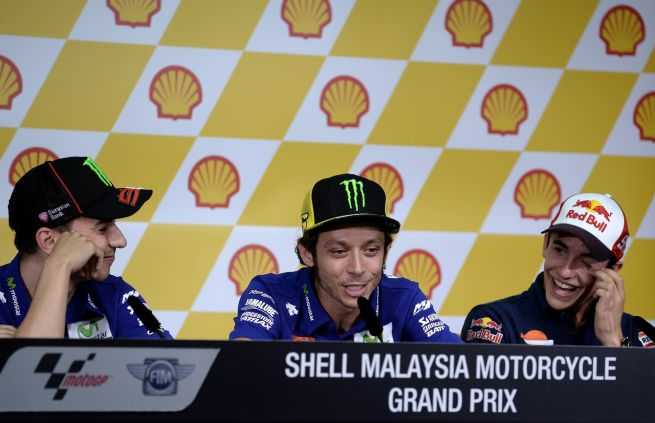 Moto GP, Rossi attacca: "Marquez vuole aiutare Lorenzo. A Sepang e Valencia serve più fair play"