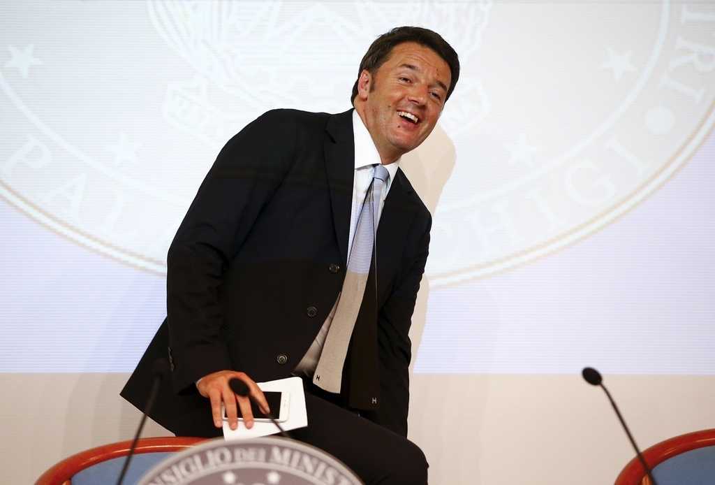 Renzi difende la legge di Stabilità: "Castelli e case di lusso pagheranno la tassa"