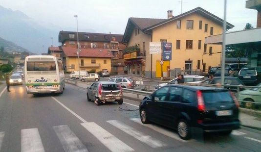 Sarre, donna investita mentre attraversava la statale 26