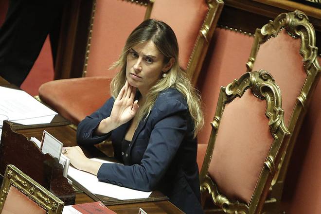 Riforma costituzionale: arriva il si dal Senato. Opposizione esce fuori e non vota