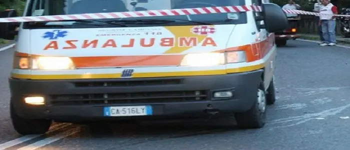 Caserta: scontro frontale tra un auto ed un autobus, un morto e 15 feriti