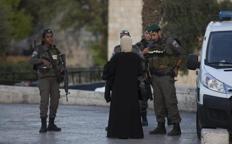 Gerusalemme, ucciso palestinese, tentava di accoltellare un soldato. Ieri ancora scontri a Gaza