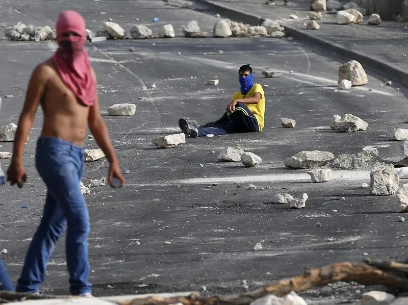 Sette morti palestinesi in scontri con l'esercito israeliano. Hamas chiama la terza Intifada