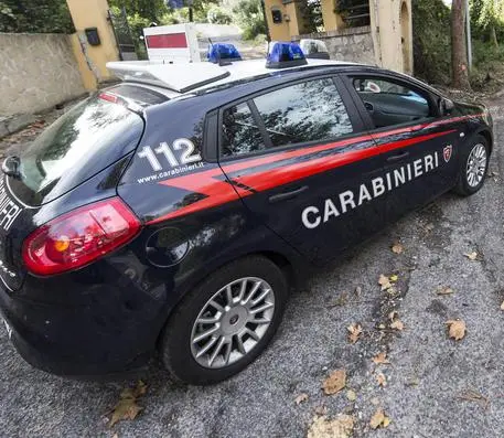Rapina in villa nel padovane, ladro viene scoperto e minaccia un bimbo con un coltello