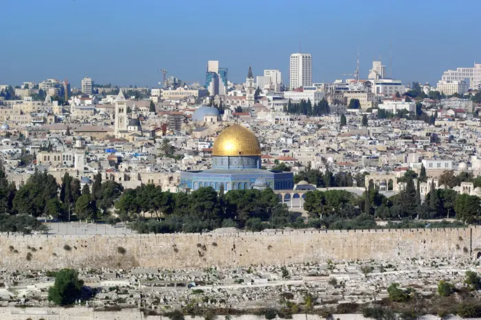 Gerusalemme: ragazza palestinese accoltella due ebrei. Evacuata la Spianata delle Moschee
