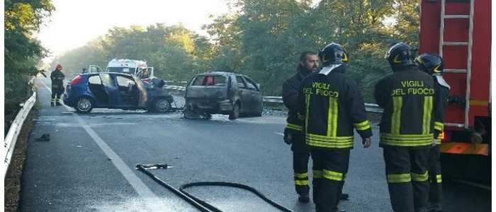 Torino, scontro frontale tra auto: tre i morti carbonizzati
