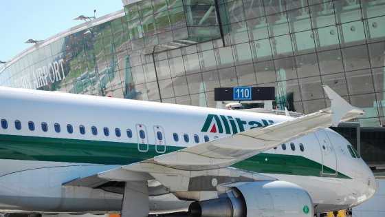 Torino, lancia un allarme bomba per ripicca: aereo evacuato, denunciato il passeggero