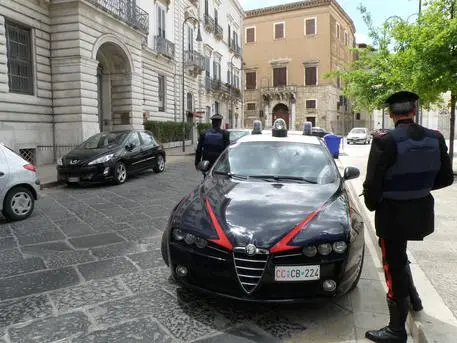 Ucciso in strada mentre tentava di sedare la rissa, arrestato diciannovenne