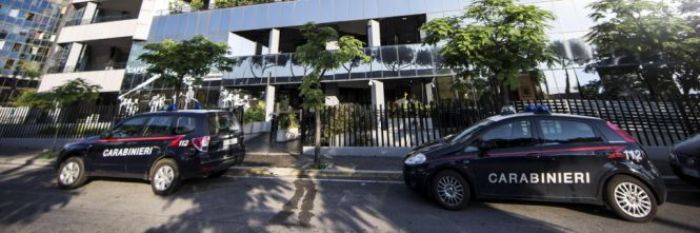 Roma, carabiniere uccide la ex moglie davanti scuola, poi si spara al petto