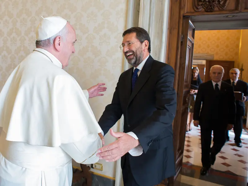 Papa: "Non ho invitato io Marino a Philadelphia". Il Campidoglio: "Mai tirato in ballo il pontefice"