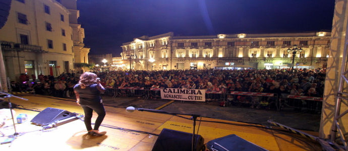 Festival d'autunno, Antonio Castrignano' esalta e diverte al ritmo della taranta [Foto]