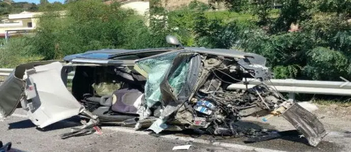 Incidenti stradali: ancora una tragedia  sulla SS 106 un morto nel Crotonese