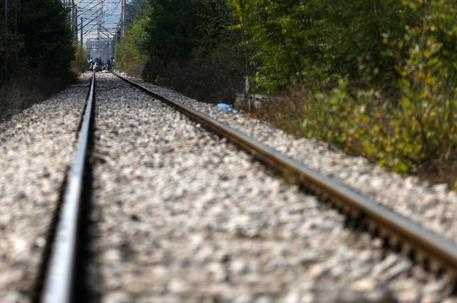 Tragedia nel Bresciano: bambino di dodici anni travolto da treno, grave