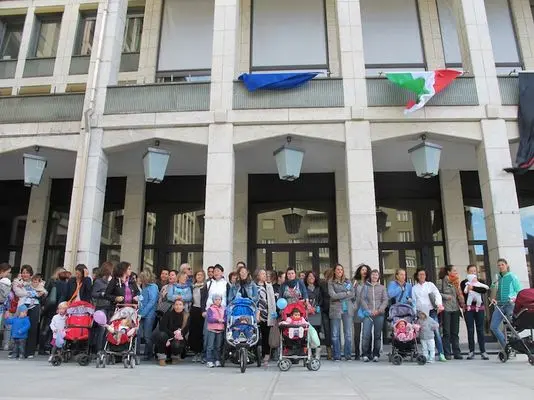 Tagli alla prima infanzia, in due giorni raccolte più di 1000 firme