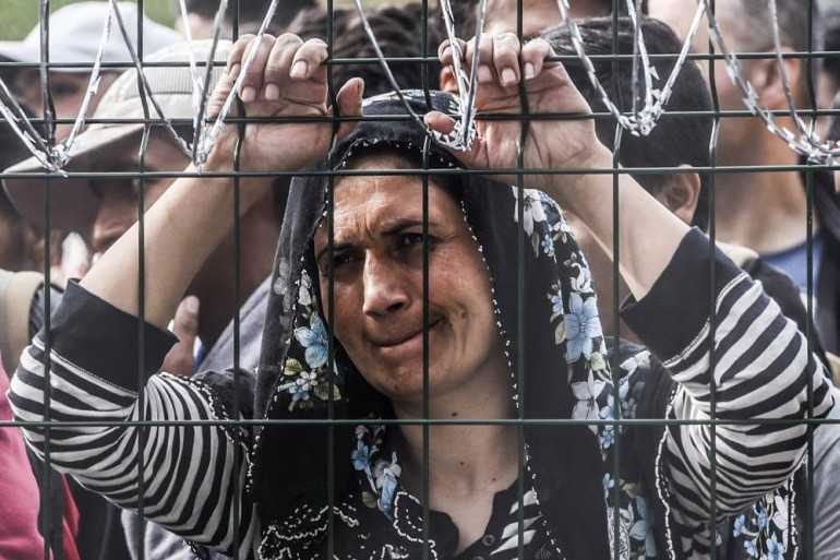 Migranti, nuovo muro in Croazia, chiusi tutti i valichi. Morto folgorato migrante nella Manica