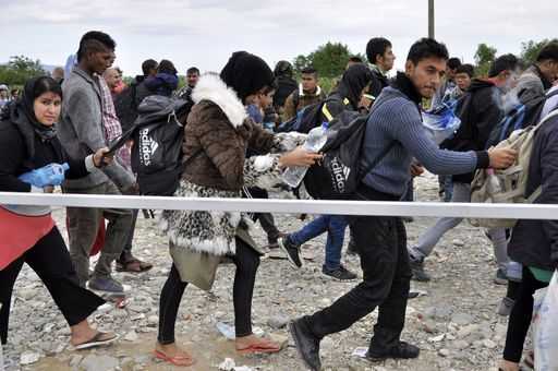 Migranti all'assalto della Croazia. Ue convoca vertice di emergenza