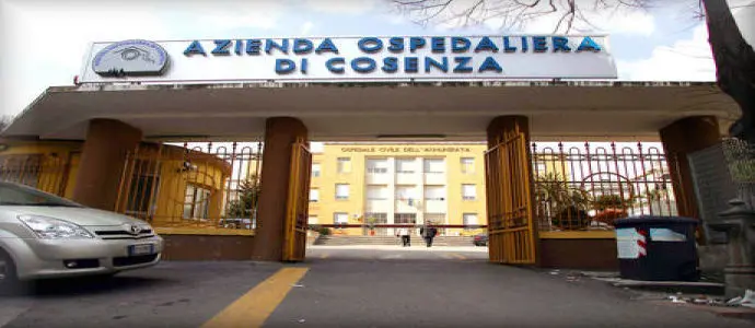 Muore neonata a Cosenza, genitori denunciano medici