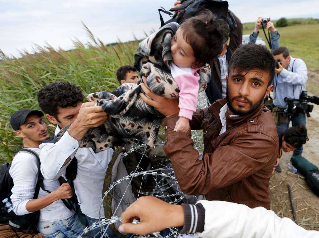 Fermato in Ungheria un italiano con 33 siriani su un camion. Usa aprono a 10mila profughi