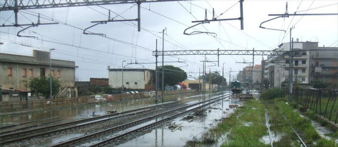Maltempo: frana nel Reggino, rallentato traffico ferroviario