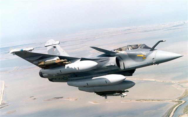 Governo britannico pensa a attacco Isis con raid aerei