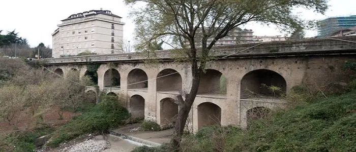 Avellino: 47enne si lancia dal ponte e muore