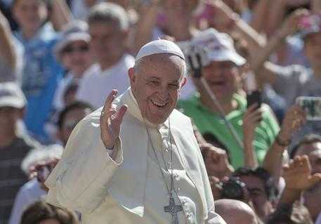 Giubileo, il Papa chiede amnistia: "Preti possono assolvere aborto"