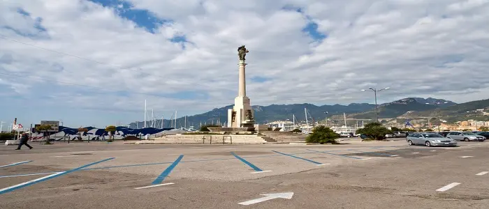 Salerno: 19enne molestata in pieno centro