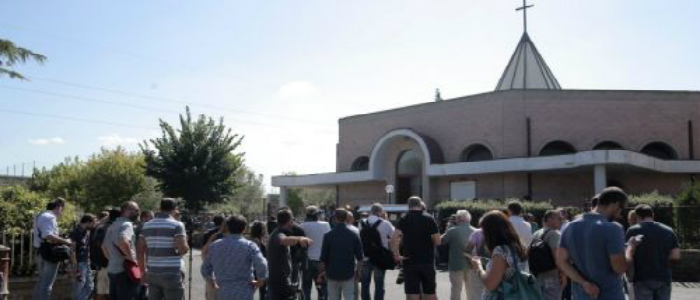 Casamonica, tensione alla messa per il boss