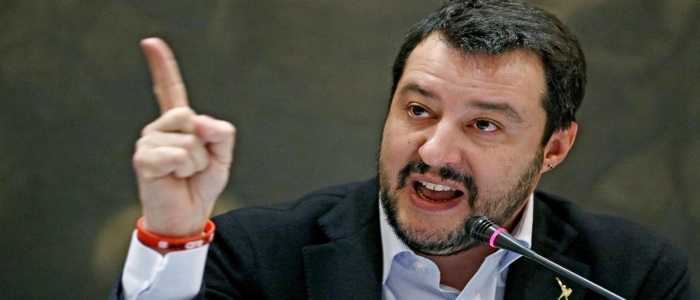 Matteo Salvini: "Renzi chiacchierone incapace e cagnolino della Merkel"