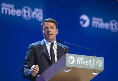 Renzi al Meeting Cl a Rimini:"Italia impantanata nelle ideologie. Salviamo vite anche se costa voti"