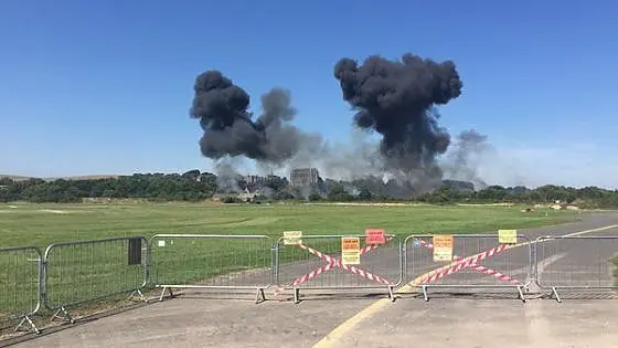 Gran Bretagna, jet si schianta su superstrada durante un Air Show: 7 morti