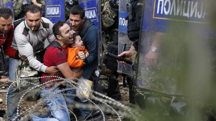 Macedonia, caos immigrazione: confine aperto per 200 al giorno, prima donne e bambini