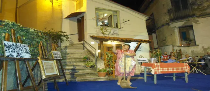 Rianimato il centro storico  di Sambiase  con la commedia "A cummari i l'ugna"
