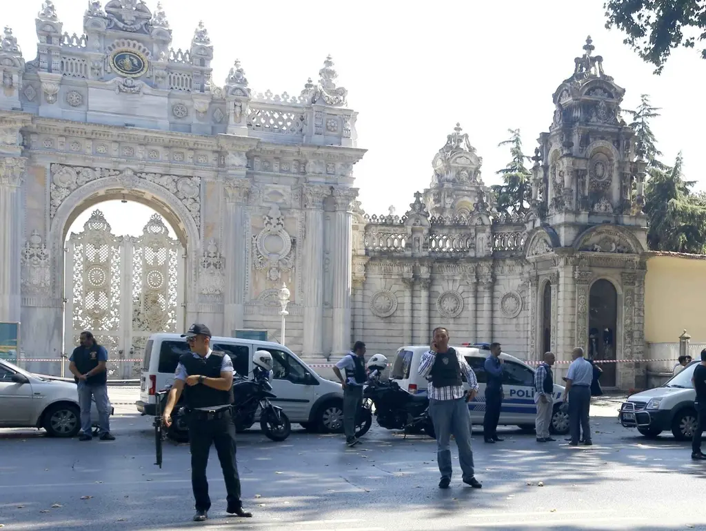 Turchia, ancora attentati: spari a Istanbul, otto soldati morti per attacco Pkk nel sud-est