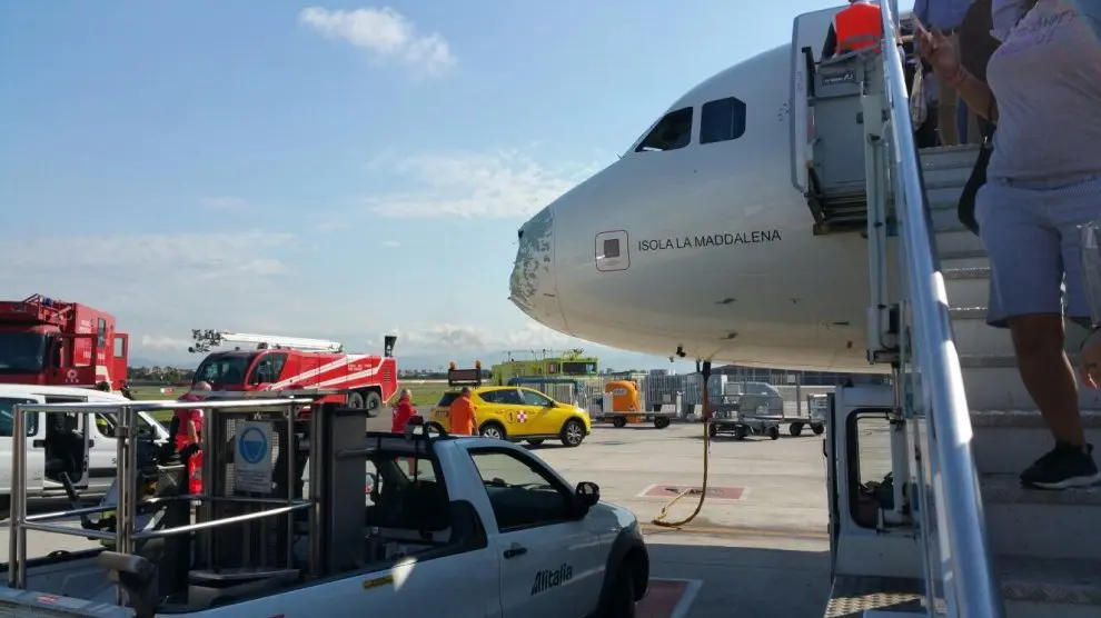 Fulmine colpisce aereo, atterraggio d'emergenza a Napoli