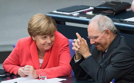 Grecia, il Bundestag vota sui nuovi aiuti. Schaeuble: "Irresponsabile dire no"