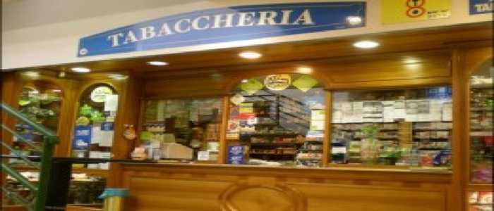 Firenze, rapina in tabaccheria: sottratti 2000 euro e centinaia di gratta e vinci