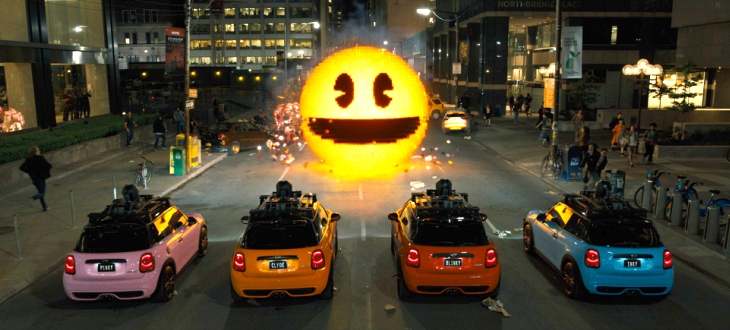 Pixels con Adam Sandler, guarda Pac-Man quanto è bello. E pacchiano