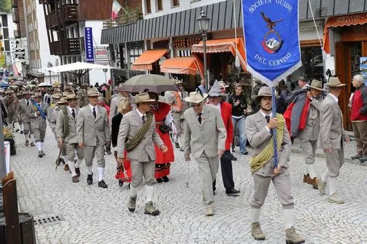 La sfilata delle Guide Alpine di Ferragosto dovrà fare i conti con il cattivo tempo