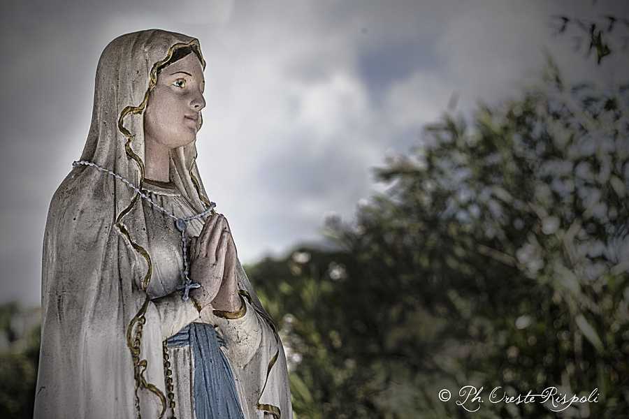 Un pensiero a Maria. Prega per noi peccatori