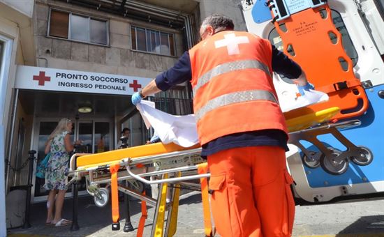 Bimbo precipita neI garage dalla grata di aerazione: è in condizioni disperate